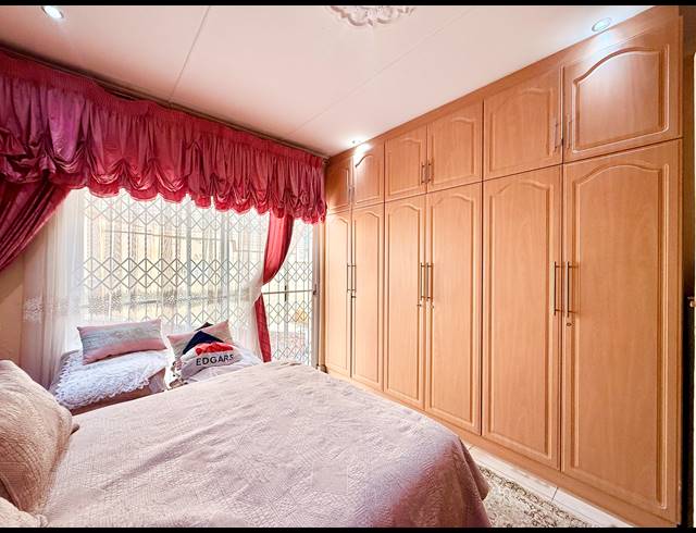 4 BEDROOM FREESTANDING FOR SALE IN KHARWASTAN